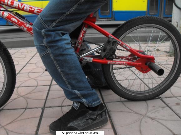 Portofoliu NeStyEE - Apropo... bicicleta era rosie :))... Uite - ..::..**���*Creatii Photoshop���**..::..
